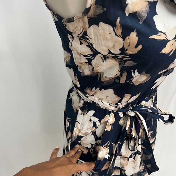 Suzy Shier Floral Dress - Picture 4 of 7